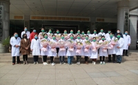 致敬最可愛的人：剛剛，市二院20位醫(yī)護(hù)人員前往市委黨校集中休養(yǎng)